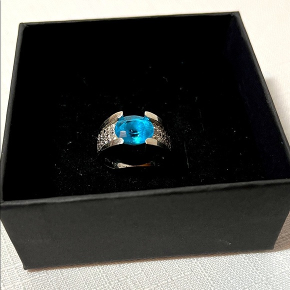 Sterling Silver and Blue Topaz Ring. Size 6.5 - Picture 2 of 14